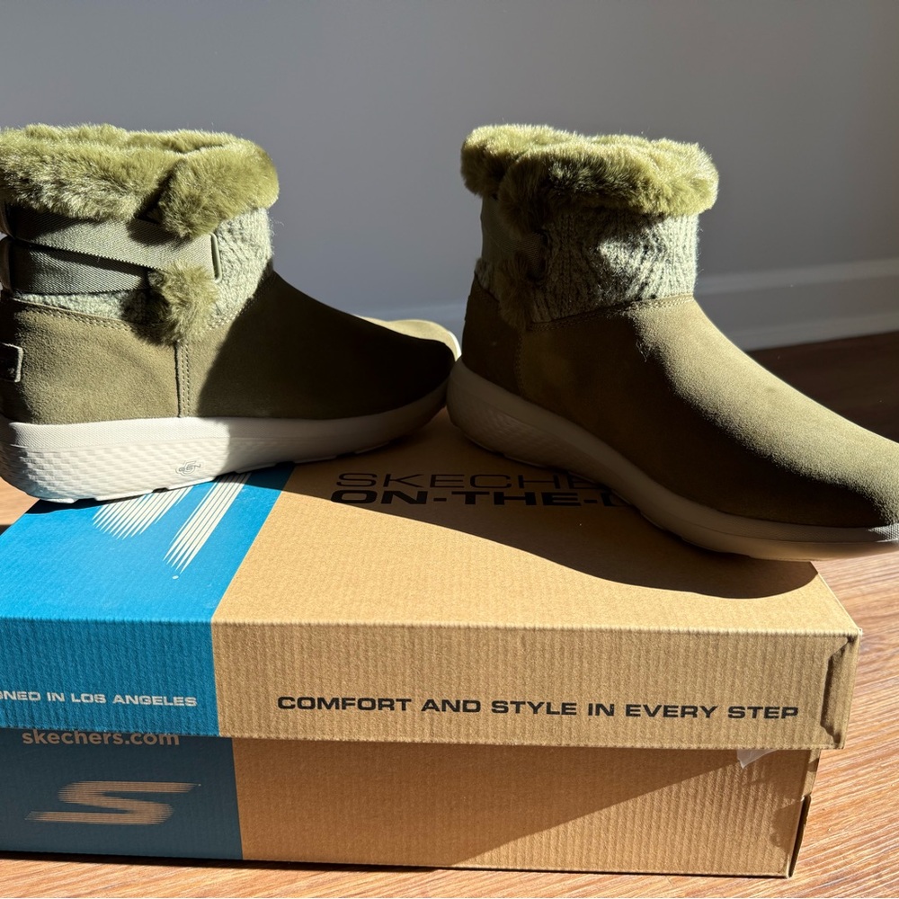 Skechers Women's Green Fur-Lined Boots